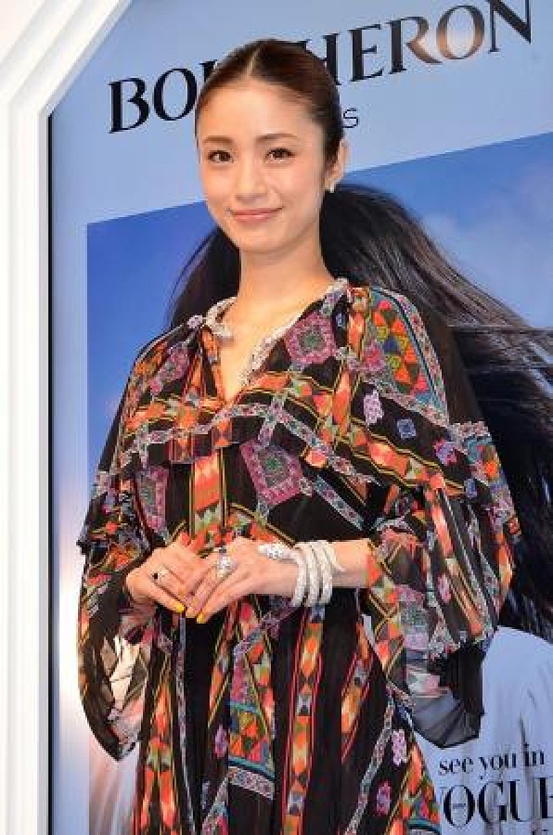 「上戸彩、総額２億円ジュエリ－に「恐ろしい…」　会場は愛娘との“散歩ル－ト”」1枚目/1
