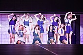 「TWICE、初の日本単独公演で15,000人とTTポーズ」1枚目/4
