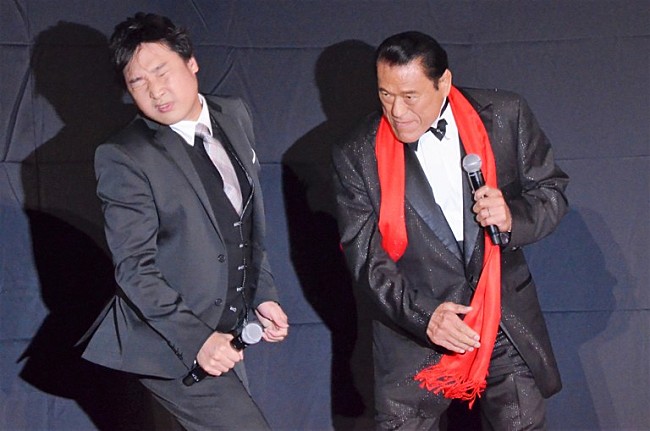 「アントニオ猪木、山里亮太に“パワ－注入”　「綾部より先にハリウッドデビュ－したのに…」」1枚目/1