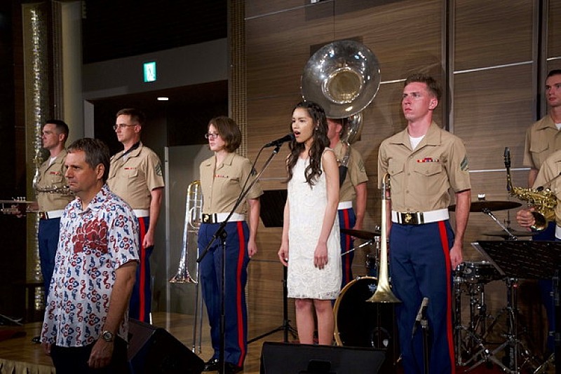 Anly アメリカ合衆国独立記念式典祝賀会で日米両国の国歌斉唱！ 両国のVIPも大絶賛