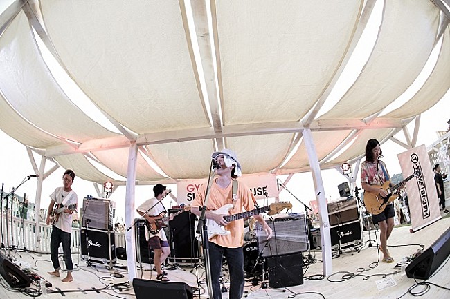 「never young beach「普段よりも“オー！”とか言いすぎ！」、江ノ島で公開収録ライブ」1枚目/4