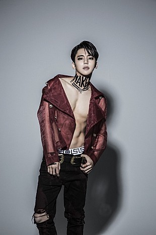 「MYNAMEのインス、初のソロ・ミニアルバム『NAKED』発売決定」