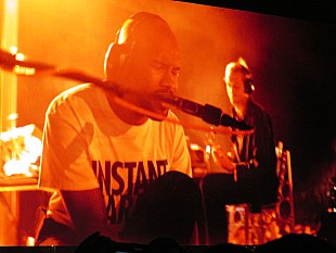 「【FYF Festライブ・レポート】フランク・オーシャン、プロ根性をのぞかせた斬新かつインティメイトなステージ」