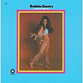 「『7月27日はなんの日？』ビートルズを全米首位から引きずり降ろした“ミシシッピ・デルタ・クイーン”、ボビー・ジェントリーの誕生日」1枚目/1