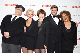 「米倉涼子、４２歳の誕生日サプライズに笑顔　「シカゴ」凱旋公演「終わったら飲む！！」」