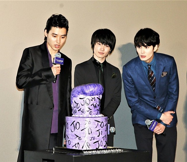 「小松菜奈が山崎賢人の“奇妙な行動”を暴露　「寒い中、ハトを追い掛けていたんです…」」1枚目/1