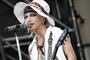 「VAMPS 「めんそーれ！」夏恒例BEAST PARTYが沖縄に初上陸！ 約6,000人が熱狂」