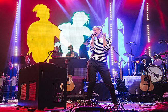 「ベルセバのリチャード、USツアー移動中に置いてきぼりに　翌日無事バンドに合流」1枚目/1