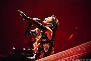 「鬼束ちひろ、15年ぶりの全国ツアーファイナル公演をWOWOWで独占放送」