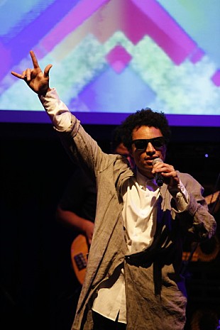 「ホセ・ジェイムズ、新作とともにさらなる進化を告げるジャパン・ツアーが大阪からスタート」