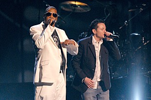 「ジェイ・Z、リンキン・パークのチェスターを追悼し「Numb/Encore」を披露」