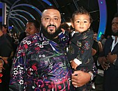 「DJキャレドの10か月の息子、約25万のグッチの衣装で【VMAs】に出席」1枚目/1