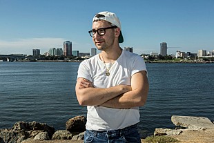 「ジャック・アントノフ、テイラー・スウィフトとの新曲制作の様子を語る「くつろぎながら書いた」」