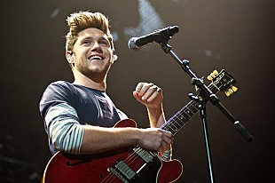 「ナイル・ホーランのソロ・ツアー開幕！　1Dの曲も披露」