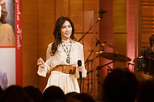 工藤静香『SONGS』でメドレー披露！ うしろ髪ひかれ隊「時の河を越えて