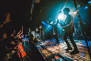 「新たなasobiusが創る、多幸感に満ちたファンタジーワールド 東名阪ツアー初日ライブレポ到着」