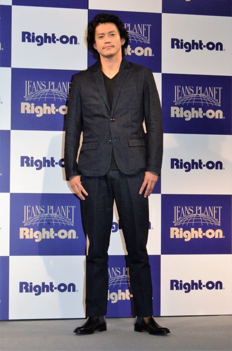 「小栗旬、デニムのこだわり明かす　重要視するのは「着心地」」1枚目/1