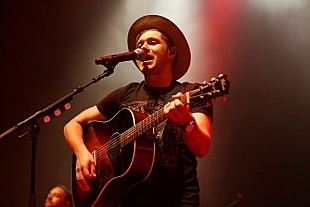 「ナイル・ホーラン、待望の初ソロ来日公演にファン1,800人が大興奮！　ALリリースも発表」