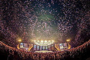 安室奈美恵 台風乗り越え沖縄野外2DAYS完走！ SUPER MONKEY'S時代の