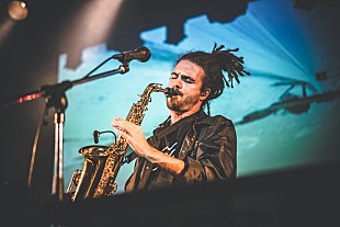 「洗練されたメロウな音世界に陶然とした、FKJの来日公演をレポート」