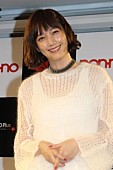 「本田翼、「海派？山派？」に「家派です」　スマホ撮影の写真展「翼と本と珈琲と」をＰＲ」1枚目/1
