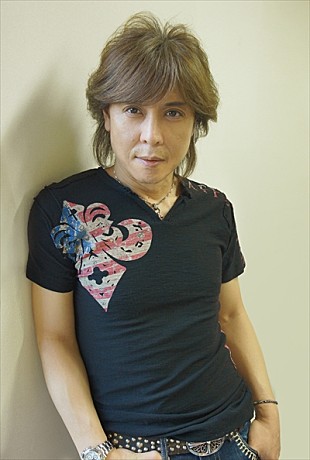 「山根康広、大阪・中之島で【山根康広のSPECIAL ACOUSTIC LIVE】を開催」