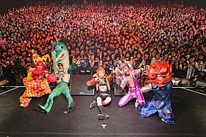 サイコ・ル・シェイム、ツアーファイナルで新衣装のアー写公開 | Daily