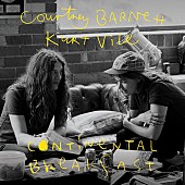 「コートニー・バーネット＆カート・ヴァイル、家族も登場するアットホームな最新MVが公開」1枚目/3