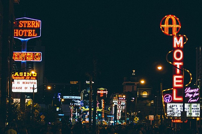 「チャンス・ザ・ラッパー/ボノボ/2チェインズ/TDCCら出演！　【Life Is Beautiful】初日レポート」1枚目/30