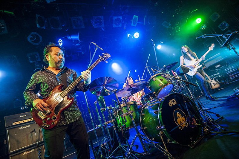 The MANJI（ROLLY×佐藤研二×高橋ロジャー和久）ツアー東京公演はハートウォーム＆ロックな空間に