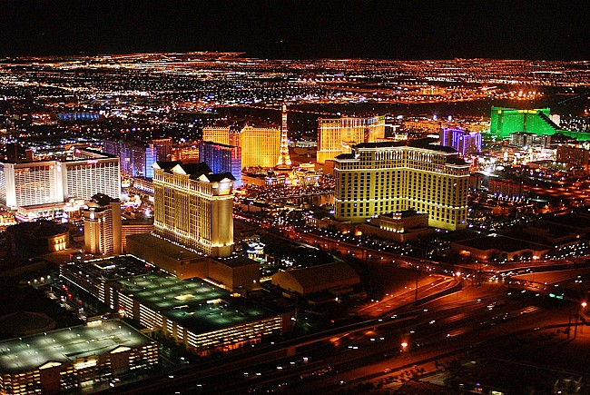 「ラスベガスの音楽フェスで銃乱射事件、ジャスティン/テイラー/ハリー/リアーナらが追悼コメント」1枚目/1