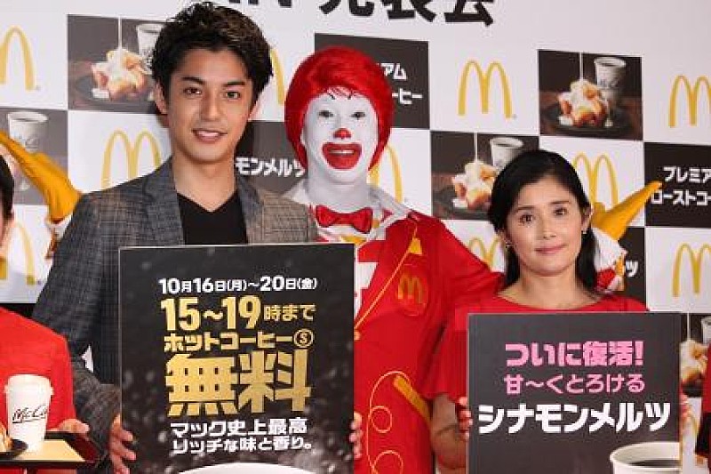 「石田ひかり、若さの秘訣は「ポジティブ」　「山歩きで足腰を鍛えたい」」1枚目/1