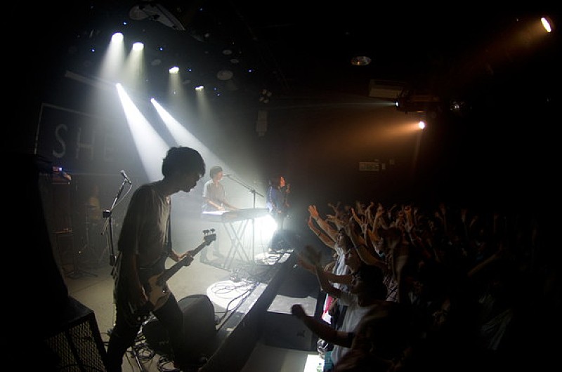 「SHE&#039;S」2枚目/11