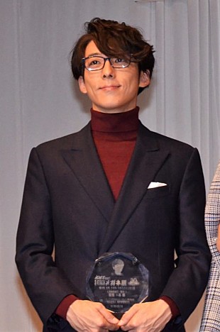 「高橋一生「視力は２．０」　メガネは役作りや瞳のケアで愛用」