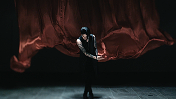 lynch.が創り出す“赤”の世界観 新作より「CREATURE」MV公開 | Daily