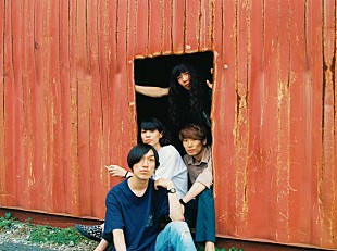 「Helsinki Lambda Club 新体制初のライブ映像「Live, Live, Live」公開」