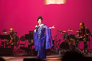 「八代亜紀、36年ぶりとなるLA公演を開催！　新作『夜のつづき』収録のジャズ・ナンバーも披露」