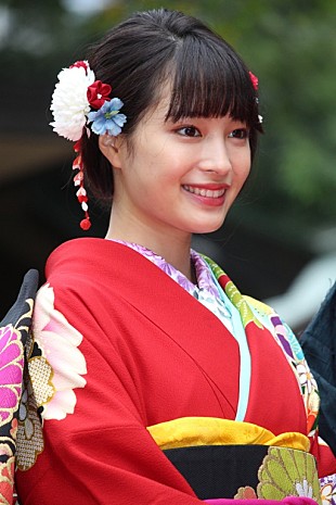 「生田斗真＆広瀬すず、和装でヒット祈願！　生田「振り袖姿が超絶かわいい」」