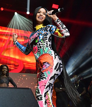 「カーディ・B、新曲でビヨンセとコラボか　週末にホテルから追い出される騒ぎも」