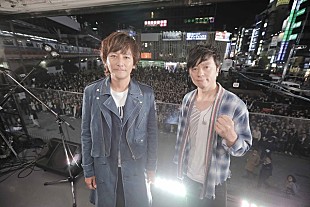 「ポルノグラフィティが新橋SL広場にサプライズ登場！　2,000人を前に新AL楽曲を生披露」