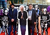 「アダン・ホドロフスキー、映画『エンドレス・ポエトリー』のドクロ集団を引き連れ【東京国際映画祭】レッドカーペットを行進」1枚目/1