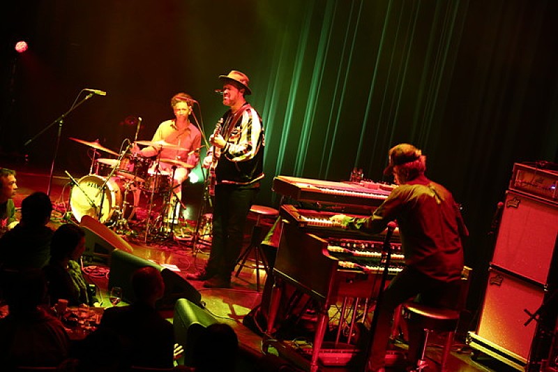 「ひたすら加速する漆黒のグルーヴ。ソウライヴが挑み続ける“リズムの革新”を間近に目撃する衝撃的な夜」1枚目/10