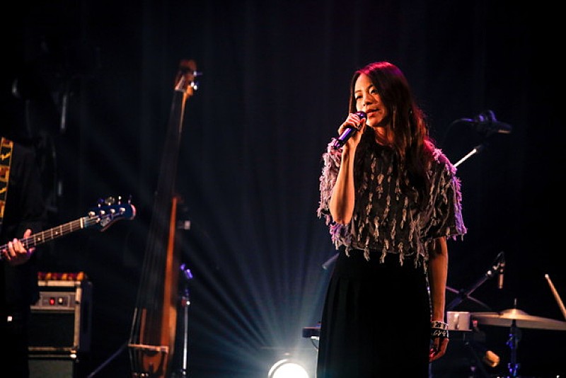 「片平里菜 ライブハウスツアー開幕！“愛してしまえば 裸になる”新曲「愛のせい」リリックビデオ公開」1枚目/3