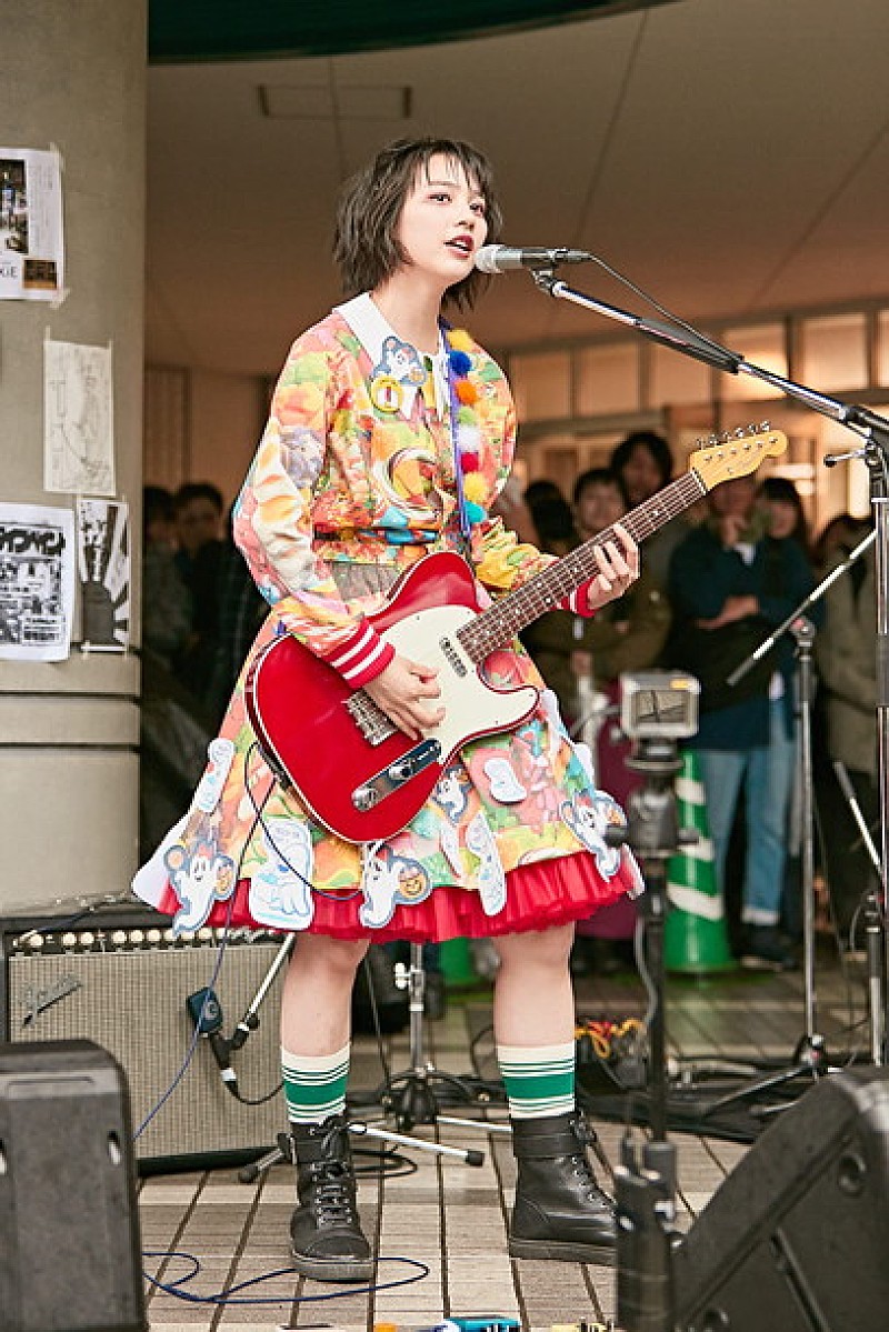 のん「ハッピーハロウィン！ 」美大生＆来場者の前で全5曲パフォーマンス