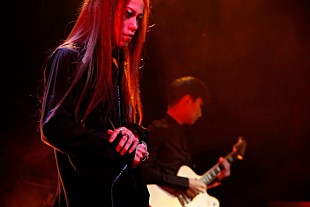 「ACID ANDROID 息を呑むほど美しいyukihiro（L'Arc～en～Ciel）によるライブ初日！ 新曲「roses」MVも」