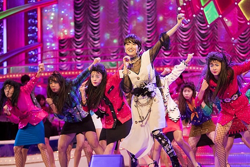 荻野目洋子と登美丘高校ダンス部が「ダンシング・ヒーロー」を初共演 Daily News Billboard JAPAN