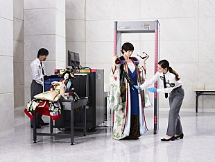 「椎名林檎 SMAPへの提供曲含むセルフカバーAL発売！ 約3年ぶりツアーは「ひょっとしてレコ発」」