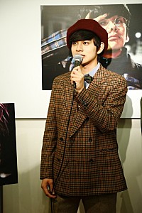 DISH//北村匠海の初個展にメンバーサプライズ登場！「駆けつけないわけ