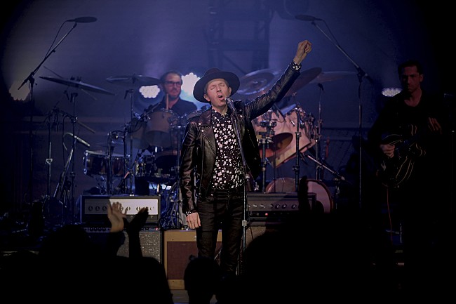 「ベックが語る映画『ザ・サークル』との運命性とSNSとは？　セルフィ―でアピールする映像も公開」1枚目/2