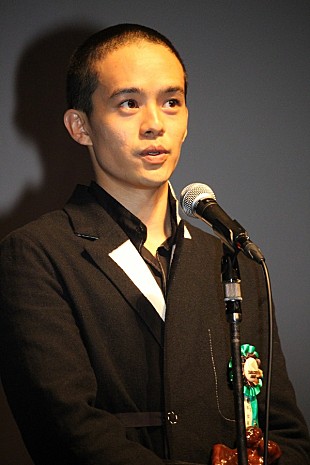 「池松壮亮「これからも一本一本こだわって…」　“渾身の一作”で最優秀男優賞を受賞」